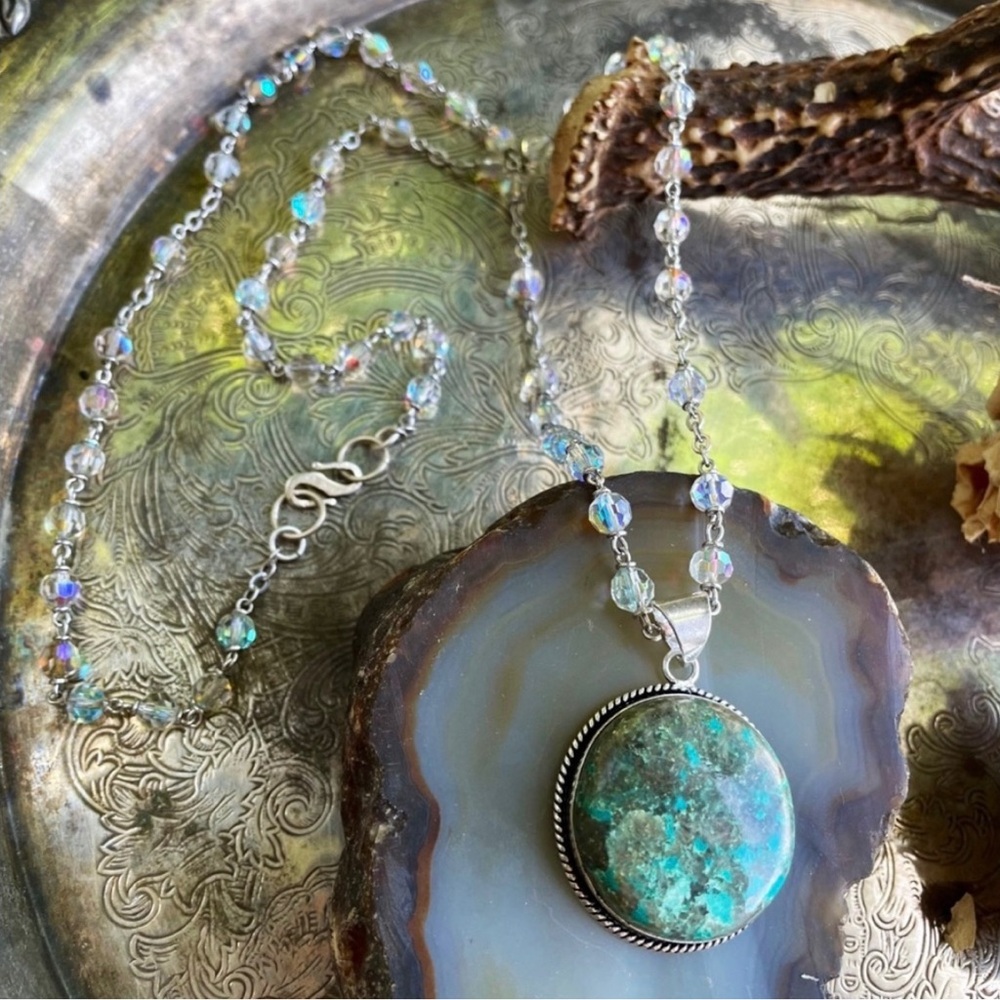 Elegant Chrysocolla Pendant with Aurora Borealis Beads - Picture 5 of 6